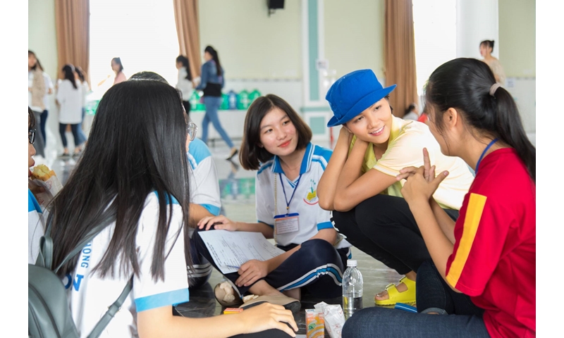 H’Hen Niê tham gia trại hè cùng 400 nữ sinh tại tỉnh Vĩnh Long